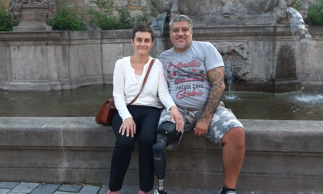 Amputee Joe Garcia sat on a wall wearing Orion3 microprocessor knee
